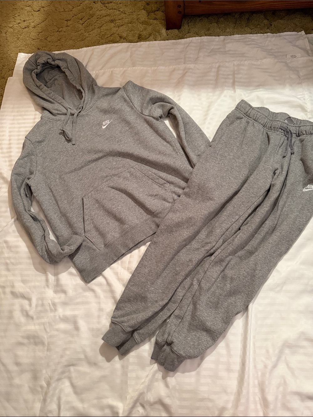 Women’s Nike Gray Pullover Hoodie and Jogger Sweat Set